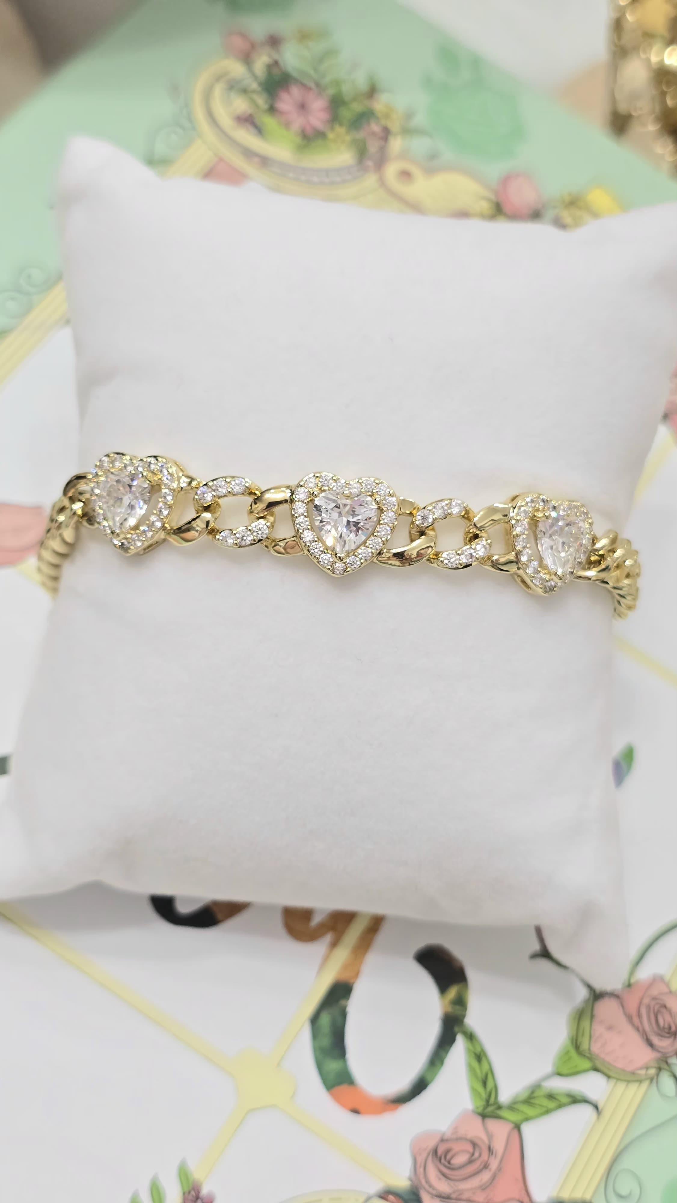 PULSERAS DE CORAZONES CON 3 CIERRES PARA MEJOR AJUSTE..DESDE LA TALLA 6-8 INCHES. LAMINADO 14K
